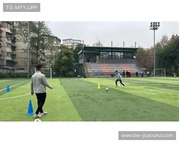 面向零基础学员的一对一足球技术与体能全面提升专项训练方案指南